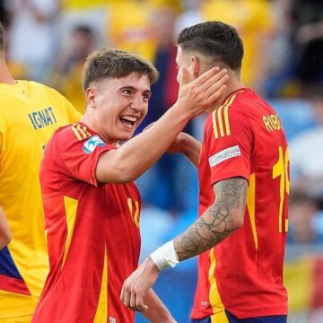 España remonta épicamente ante Rumanía y deja prácticamente asegurado el pase a cuartos