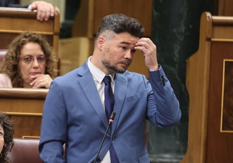 Rufián ve «tocado» a Sánchez tras reunirse con él y llama a intervenir la vivienda en «lo que quede» Rufián ve «tocado» a Sánchez tras reunirse con él y llama a intervenir la vivienda en «lo que quede»