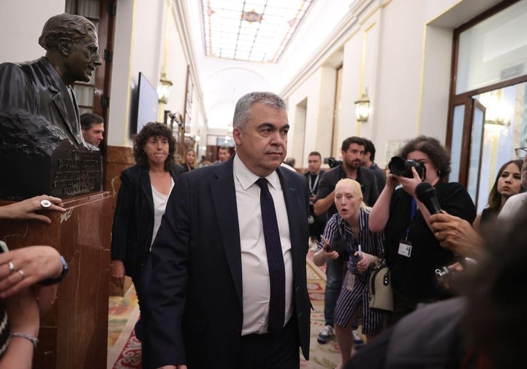 Koldo le pide trabajo a Cerdán para una amiga rumana: «No solo vale para follar» Koldo le pide trabajo a Cerdán para una amiga rumana: «No solo vale para follar»