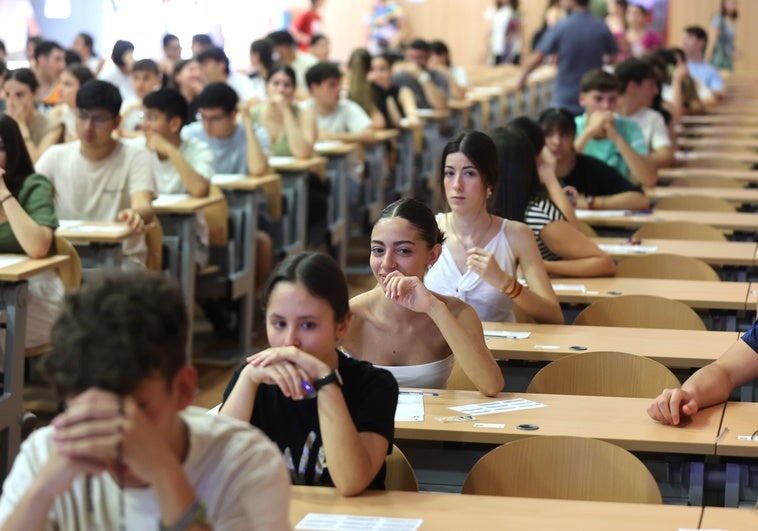 Los cambios en la PAU 2025, la nueva Selectividad: del modelo de examen a la forma de puntuar Los cambios en la PAU 2025, la nueva Selectividad: del modelo de examen a la forma de puntuar
