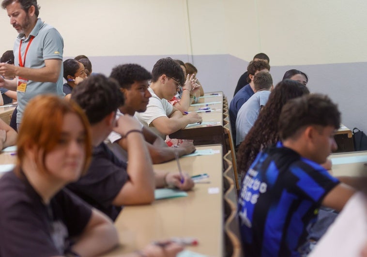 La nueva Selectividad se hace notar y baja siete puntos el porcentaje de aprobados en Sevilla La nueva Selectividad se hace notar y baja siete puntos el porcentaje de aprobados en Sevilla