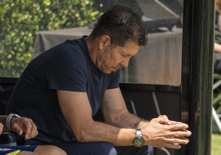 El Atlético se centra en su luto y se olvida de polémicas: «Es un problema más del equipo que de los árbitros» El Atlético se centra en su luto y se olvida de polémicas: «Es un problema más del equipo que de los árbitros»