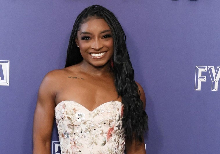 Simone Biles se moja y sale en defensa de los deportistas transgénero Simone Biles se moja y sale en defensa de los deportistas transgénero