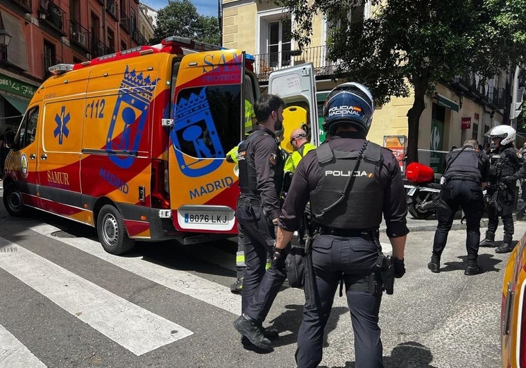 Detenido un rumano por acuchillar en el cuello a un joven para entrar en la banda latina de los Trinitarios Detenido un rumano por acuchillar en el cuello a un joven para entrar en la banda latina de los Trinitarios