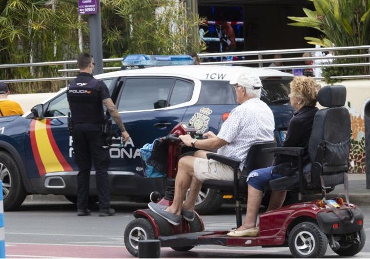 La alerta infundada de la prensa británica sobre multas de 500 euros a los 'scooters' para turistas en Benidorm La alerta infundada de la prensa británica sobre multas de 500 euros a los ‘scooters’ para turistas en Benidorm