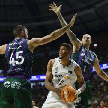 El Unicaja revive para forzar el cuarto partido de la semifinal