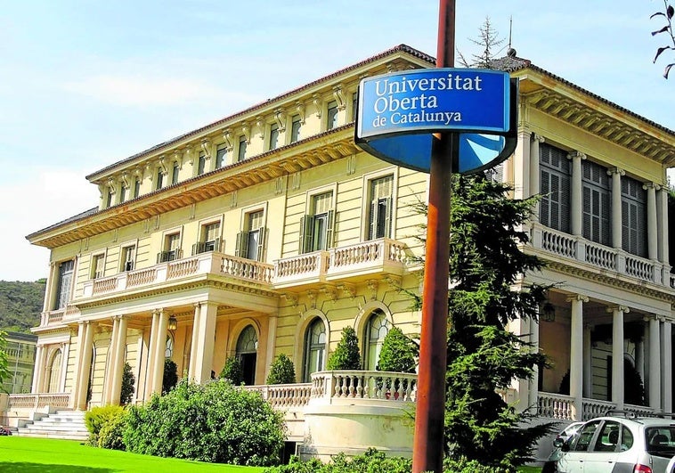 Un juzgado condena a la universidad a distancia de Cataluña a indemnizar a 21 alumnos por darles «falsas expectativas» sobre un máster Un juzgado condena a la universidad a distancia de Cataluña a indemnizar a 21 alumnos por darles «falsas expectativas» sobre un máster