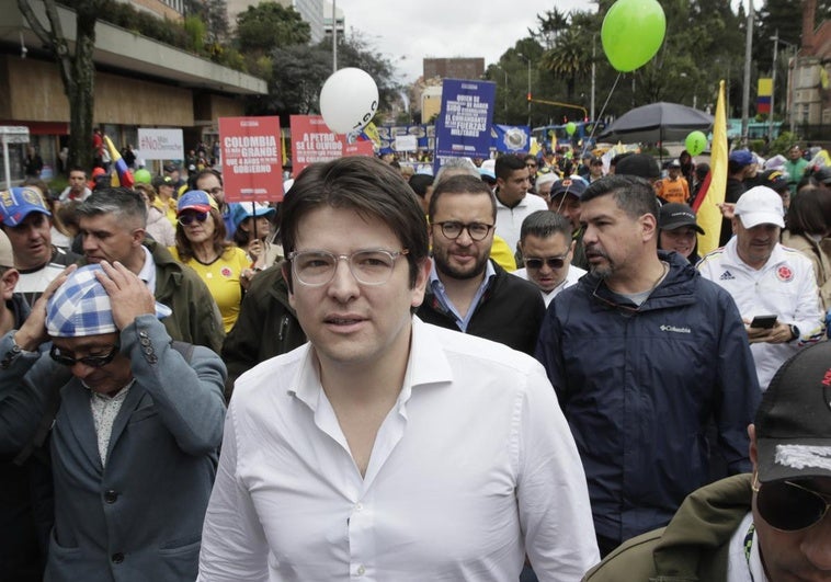 El aspirante a la presidencia de Colombia Uribe, en estado crítico tras ser disparado en la cabeza por un sicario de 15 años El aspirante a la presidencia de Colombia Uribe, en estado crítico tras ser disparado en la cabeza por un sicario de 15 años