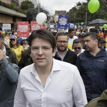 Un sicario menor de edad dispara varias veces al candidato a la presidencia de Colombia Miguel Uribe