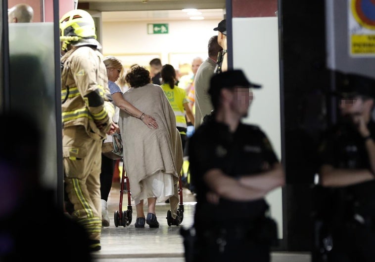 Un muerto y varios heridos tras un incendio en una residencia de ancianos en Zaragoza Un muerto y varios heridos tras un incendio en una residencia de ancianos en Zaragoza