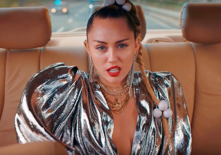 Miley Cyrus confiesa la razón por la que no quiere salir de gira con su último disco: «Es muy difícil estar sobria» Miley Cyrus confiesa la razón por la que no quiere salir de gira con su último disco: «Es muy difícil estar sobria»