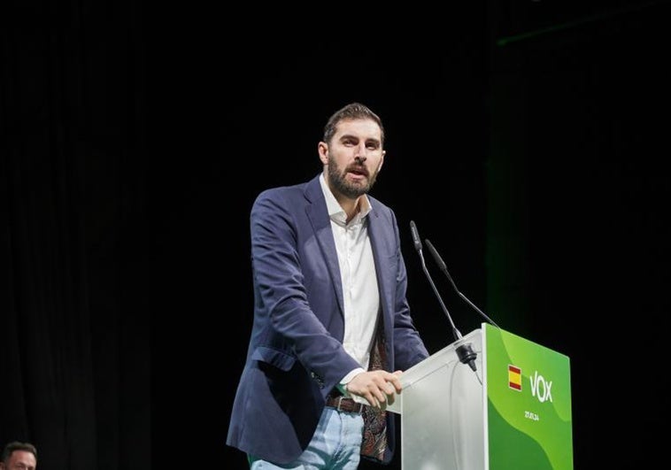 El PSOE denuncia al líder de Vox en Murcia por supuestamente fomentar la «violencia» contra inmigrantes El PSOE denuncia al líder de Vox en Murcia por supuestamente fomentar la «violencia» contra inmigrantes