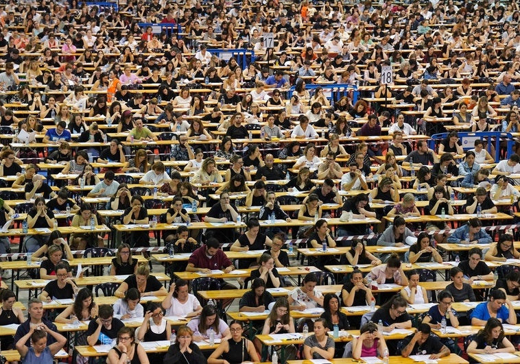 El Gobierno creará escuelas de opositores para seleccionar a los altos funcionarios El Gobierno creará escuelas de opositores para seleccionar a los altos funcionarios