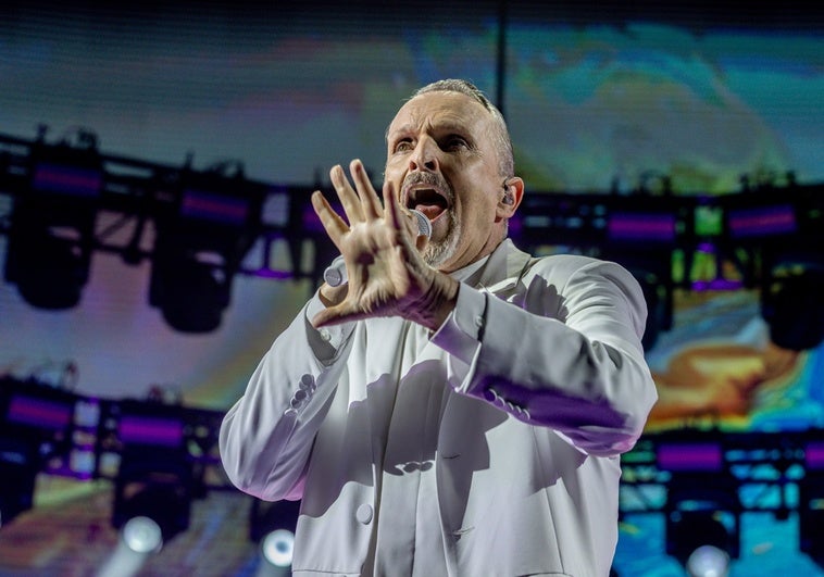 Miguel Bosé en el Movistar Arena y que se mueran los feos Miguel Bosé en el Movistar Arena y que se mueran los feos