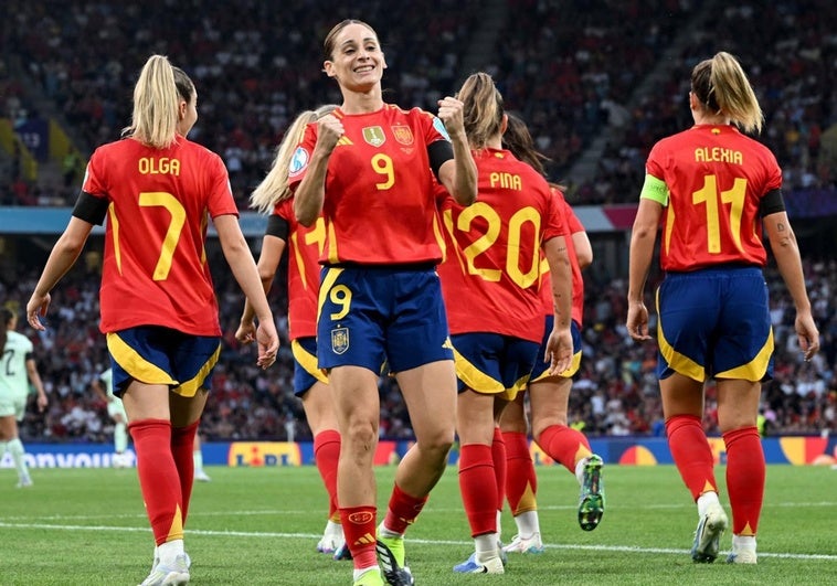España golea y deja a Portugal sin milagro