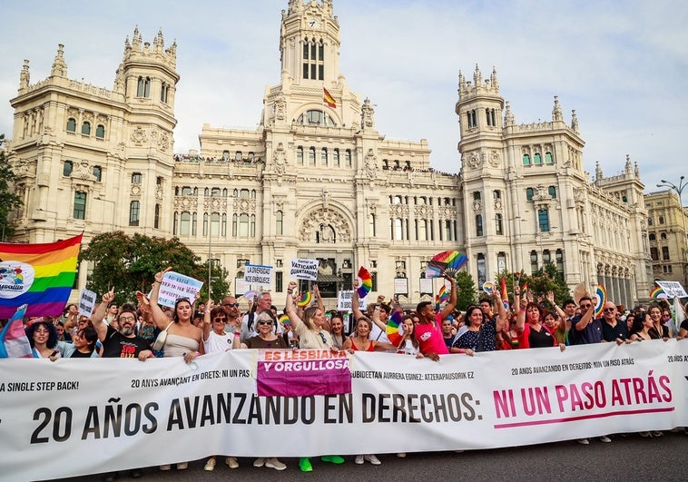 La corrupción del PSOE divide a la izquierda en el Orgullo La corrupción del PSOE divide a la izquierda en el Orgullo