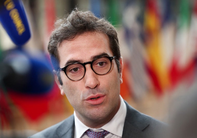 Bruselas abre un procedimiento de infracción contra España por la OPA a Sabadell Bruselas abre un procedimiento de infracción contra España por la OPA a Sabadell