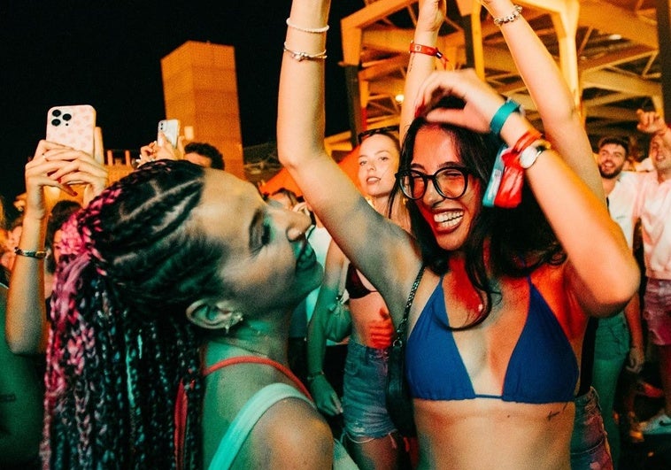 En un festival de reguetón: por qué tenemos que morir En un festival de reguetón: por qué tenemos que morir