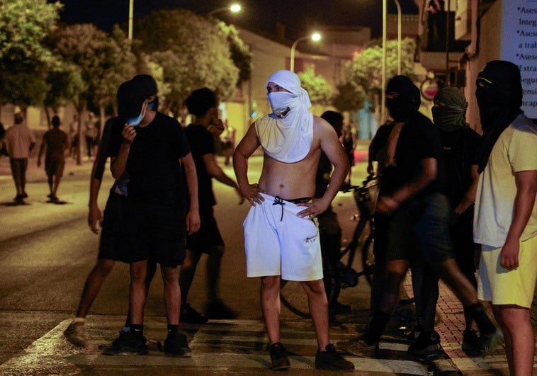 Detenido en Mataró el líder del grupo 'Deport them now' acusado de instigar las «cacerías» Detenido en Mataró el líder del grupo ‘Deport them now’ acusado de instigar las «cacerías»