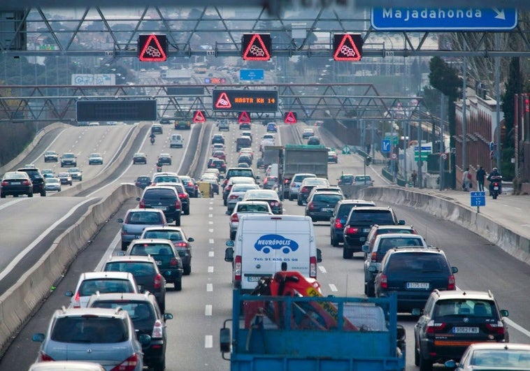 Operación Salida bajo la sombra del deterioro vial: Más de la mitad de las carreteras españolas en estado crítico Operación Salida bajo la sombra del deterioro vial: Más de la mitad de las carreteras españolas en estado crítico