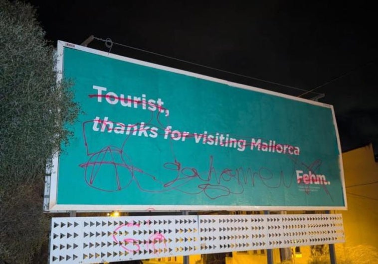 «Go home»: las vallas a los turistas, blanco de la turismofobia en Mallorca «Go home»: las vallas a los turistas, blanco de la turismofobia en Mallorca