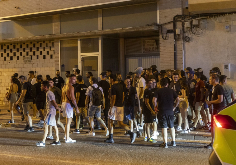Al menos un detenido y tres heridos leves tras una noche de disturbios y tensión en Torre Pacheco Al menos un detenido y tres heridos leves tras una noche de disturbios y tensión en Torre Pacheco