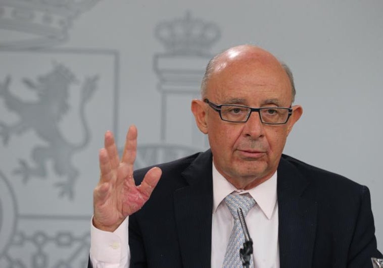 Un juzgado de Tarragona imputa a Montoro por favorecer a empresas gasísticas desde el ministerio de Hacienda Un juzgado de Tarragona imputa a Montoro por favorecer a empresas gasísticas desde el ministerio de Hacienda