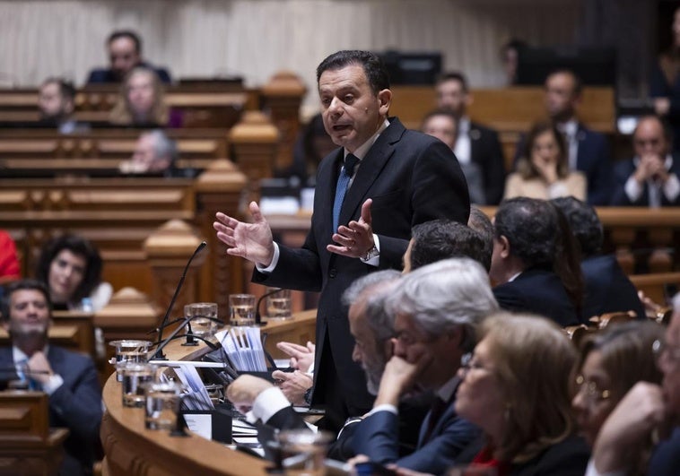 Portugal endurece su política migratoria: menos visados, unidad policial para expulsiones y límites a la reagrupación familiar Portugal endurece su política migratoria: menos visados, unidad policial para expulsiones y límites a la reagrupación familiar