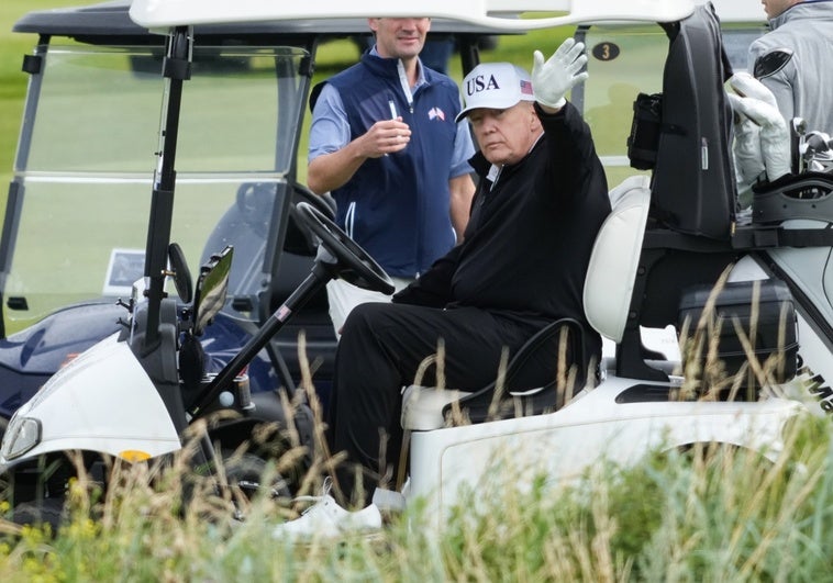 Trump amplía su imperio con la inauguración de otro campo de golf en Escocia Trump amplía su imperio con la inauguración de otro campo de golf en Escocia