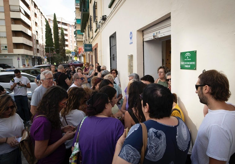 La entrega del hijo de Juana Rivas a su padre se hará este viernes en un lugar «íntimo» y con «todas las garantías» La entrega del hijo de Juana Rivas a su padre se hará este viernes en un lugar «íntimo» y con «todas las garantías»