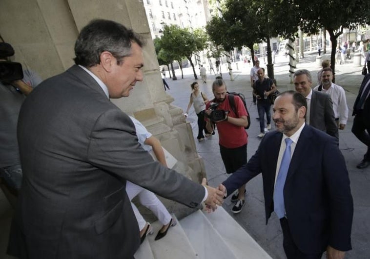 Los afines a Sánchez hincharon el censo con trabajadores de la empresa pública de limpieza de Sevilla Los afines a Sánchez hincharon el censo con trabajadores de la empresa pública de limpieza de Sevilla