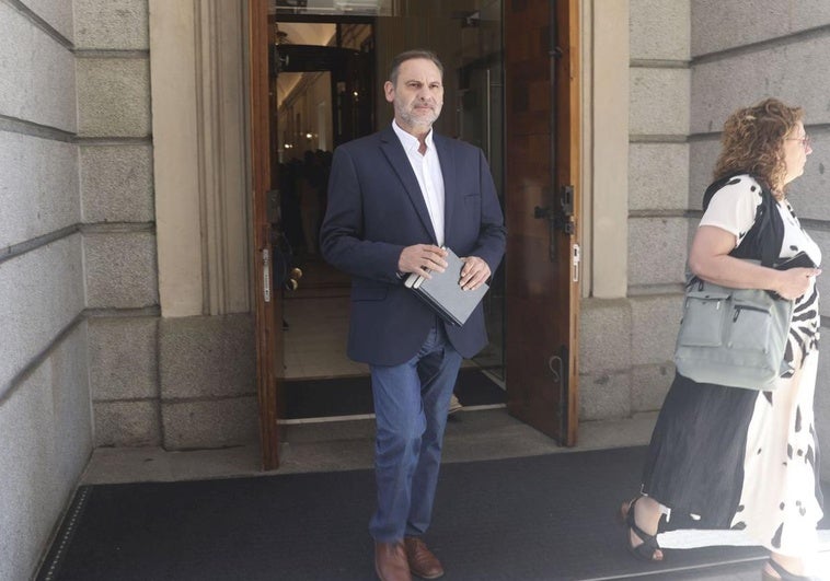 Entran a robar en la casa donde reside la hija de Ábalos y se llevan dos ordenadores Entran a robar en la casa donde reside la hija de Ábalos y se llevan dos ordenadores