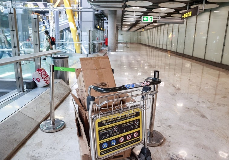 El cerrojazo de AENA echa a perder el trabajo social con los indigentes en el aeropuerto de Barajas El cerrojazo de AENA echa a perder el trabajo social con los indigentes en el aeropuerto de Barajas