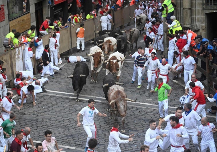 Los Miura cierran con el encierro más rápido de los Sanfermines 2025 Los Miura cierran con el encierro más rápido de los Sanfermines 2025