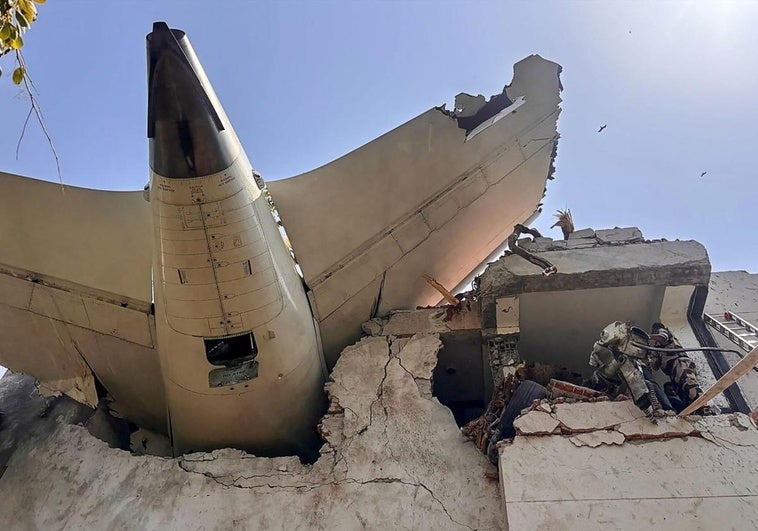 La grabación de la cabina de Air India sugiere que el capitán cortó el combustible de los motores antes del accidente La grabación de la cabina de Air India sugiere que el capitán cortó el combustible de los motores antes del accidente