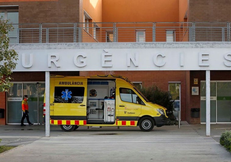 Herida crítica una menor tras caer de un bloque de pisos en Vic (Barcelona) Herida crítica una menor tras caer de un bloque de pisos en Vic (Barcelona)
