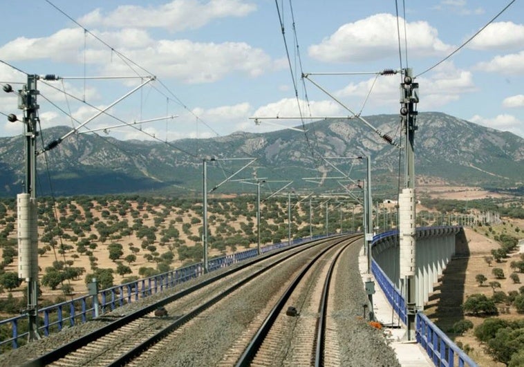 Retrasos importantes en trenes con destino u origen en Andalucía por una nueva incidencia en la Sagra toledana Retrasos importantes en trenes con destino u origen en Andalucía por una nueva incidencia en la Sagra toledana