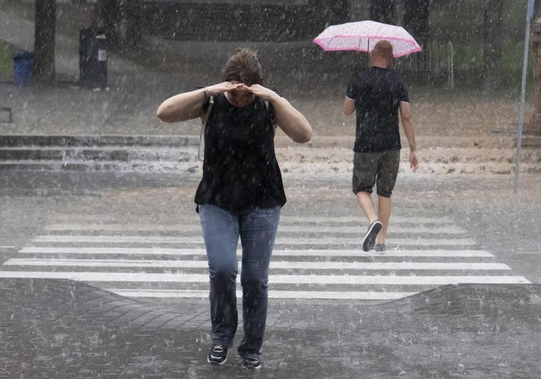 Aviso especial de la Aemet por la dana que llega a España: fuertes tormentas y descenso térmico en estas zonas Aviso especial de la Aemet por la dana que llega a España: fuertes tormentas y descenso térmico en estas zonas