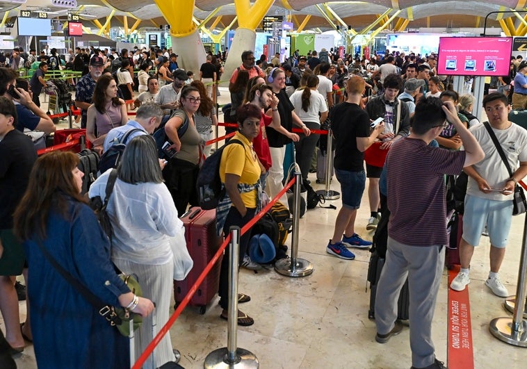 La huelga de controladores de Francia cancela más de la mitad de vuelos españoles La huelga de controladores de Francia cancela más de la mitad de vuelos españoles