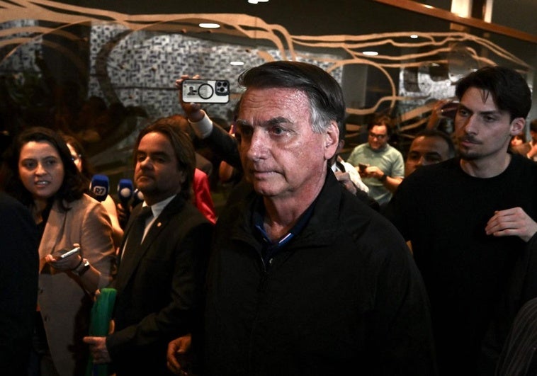 El juez advierte a Bolsonaro sobre el riesgo de prisión por «incumplir» la orden de no salir en redes El juez advierte a Bolsonaro sobre el riesgo de prisión por «incumplir» la orden de no salir en redes
