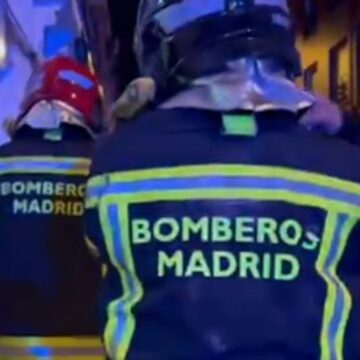 Un incendio calcina una vivienda en el distrito madrileño de Puente de Vallecas