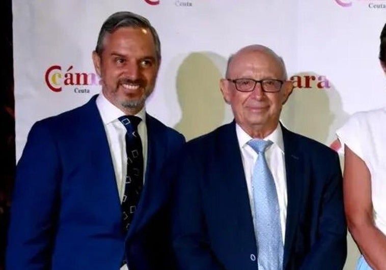 Juan Bravo invitó al ex ministro hace un mes a un acto en Ceuta en el que recogió un premio Juan Bravo invitó al ex ministro hace un mes a un acto en Ceuta en el que recogió un premio
