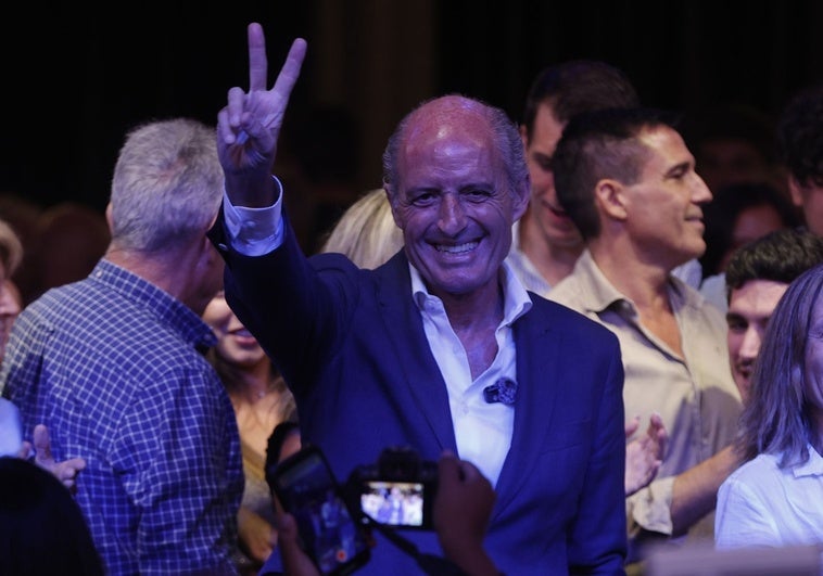 Francisco Camps desafía al partido y se presenta como candidato para volver a presidir el PP valenciano Francisco Camps desafía al partido y se presenta como candidato para volver a presidir el PP valenciano