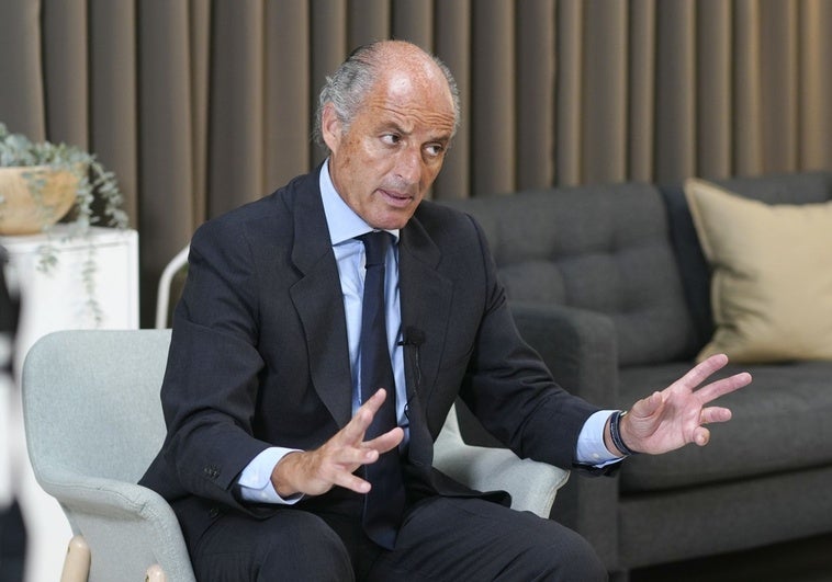 Camps defiende su derecho a postularse para liderar el PP valenciano y convoca otro acto con militantes Camps defiende su derecho a postularse para liderar el PP valenciano y convoca otro acto con militantes