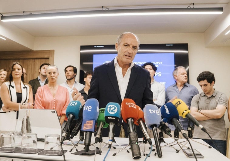 Camps se rodea de excargos del PP para liderar el partido en la Comunidad Valenciana Camps se rodea de excargos del PP para liderar el partido en la Comunidad Valenciana
