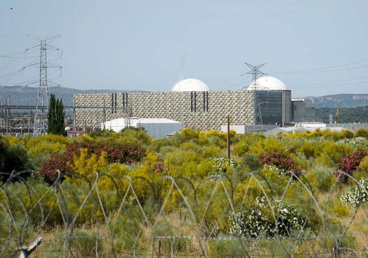 Yolanda Díaz rechaza extender el calendario nuclear: «Camina en dirección contraria al proyecto de transición ecológica» Yolanda Díaz rechaza extender el calendario nuclear: «Camina en dirección contraria al proyecto de transición ecológica»