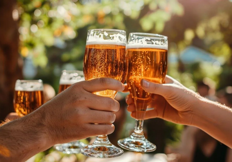 Un experto en cervezas explica si la de lata sabe distinta de la de botella Un experto en cervezas explica si la de lata sabe distinta de la de botella