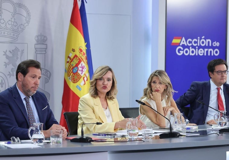 Un grupo de al menos siete asesores controlará desde Moncloa «la desinformación» Un grupo de al menos siete asesores controlará desde Moncloa «la desinformación»