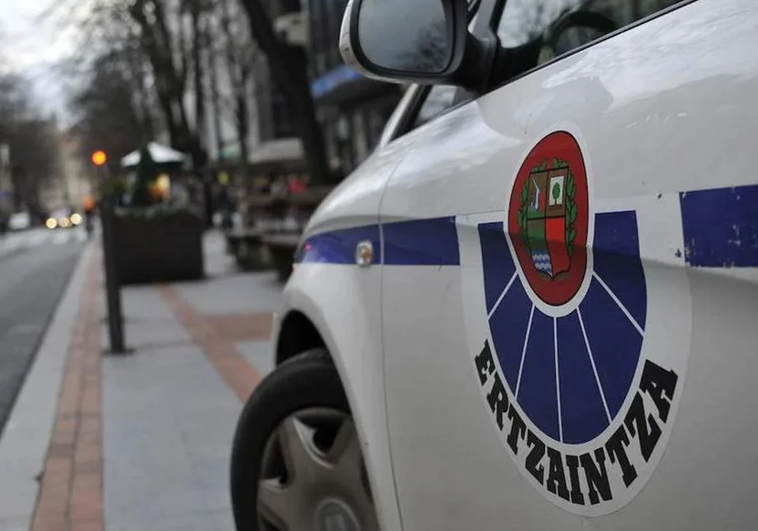 Detenido un hombre en Bilbao tras intentar asfixiar y apuñalar con un cuchillo a su pareja Detenido un hombre en Bilbao tras intentar asfixiar y apuñalar con un cuchillo a su pareja