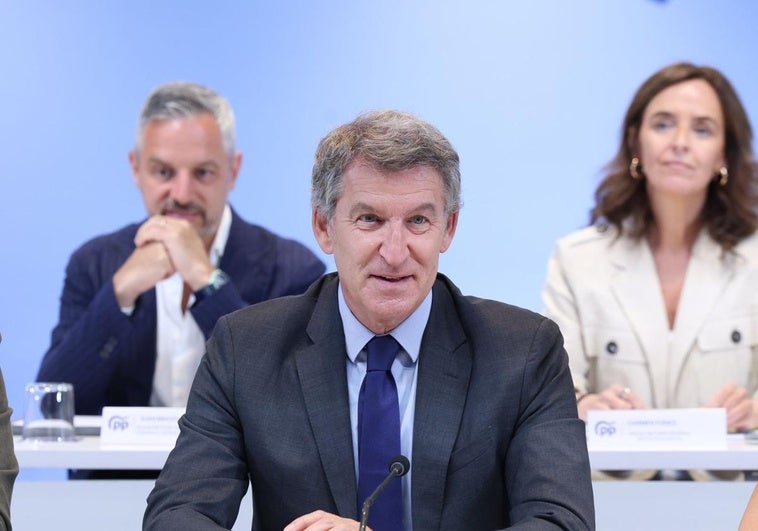 Feijóo desmonta el «triunfalismo» de Sánchez y promete «limpieza total» tras un «bienio negro» Feijóo desmonta el «triunfalismo» de Sánchez y promete «limpieza total» tras un «bienio negro»